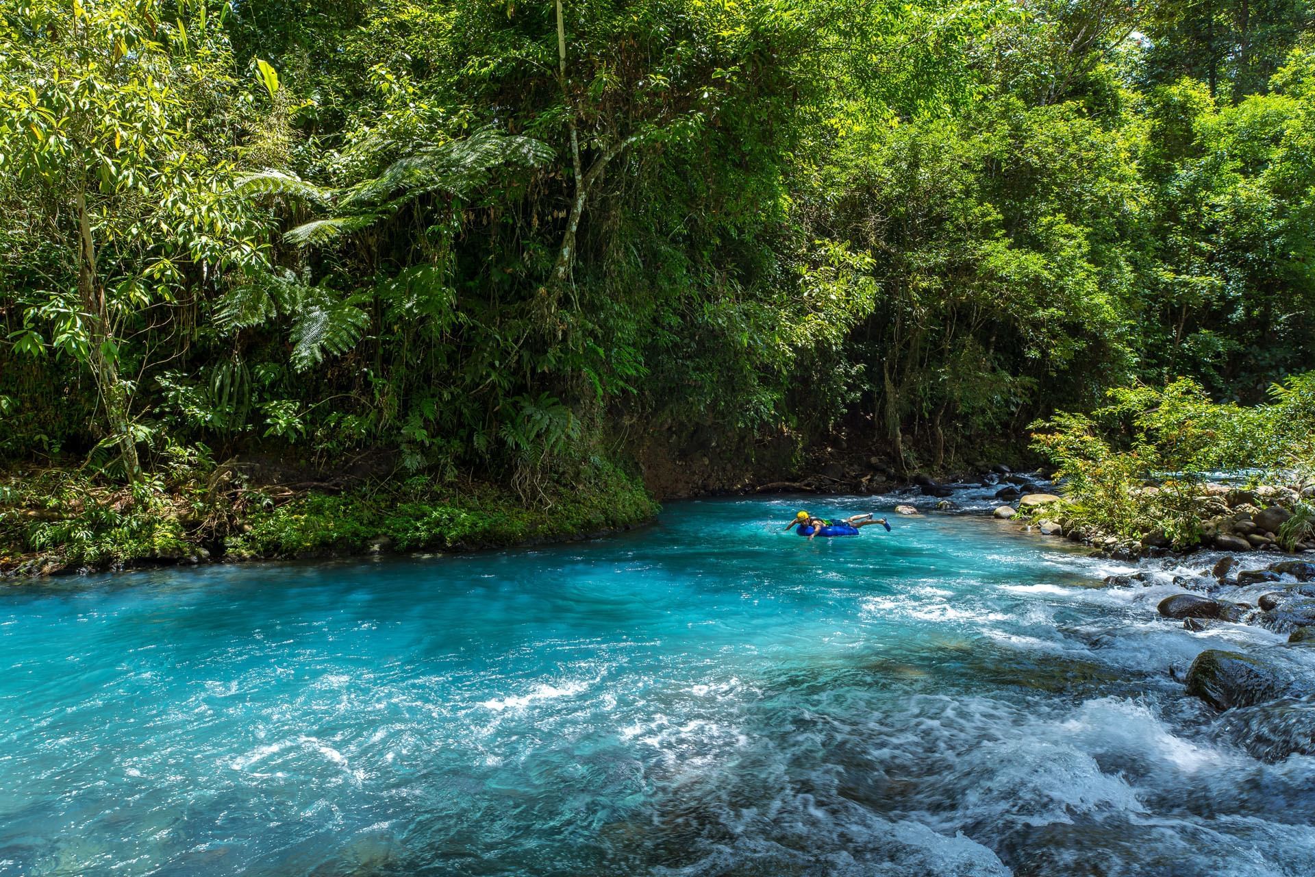 Turquoise waters of Rio Celeste